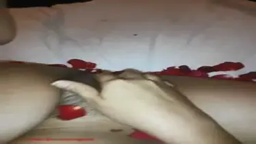 Gadis Remaja Berwajah Anggun Di Kamar